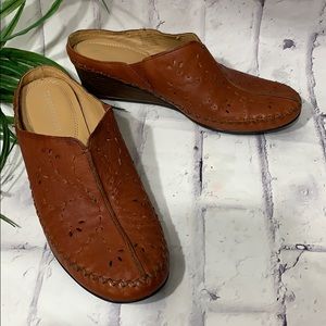 Naturalizer Genuine Leather Mules Cognac Brown Stitched and Cutout Detail